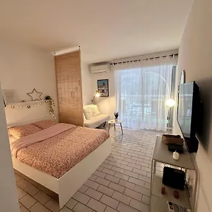 Sur Le Port De - A 2min Des Plages, Clim & Balcon Appartement Hyères